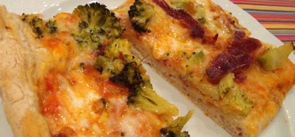 Pizza rápida de xamón e brócoli